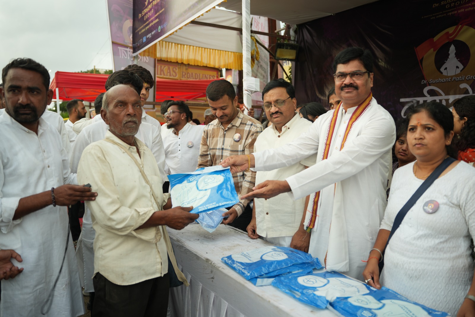 200 Volunteers Power Wari Seva